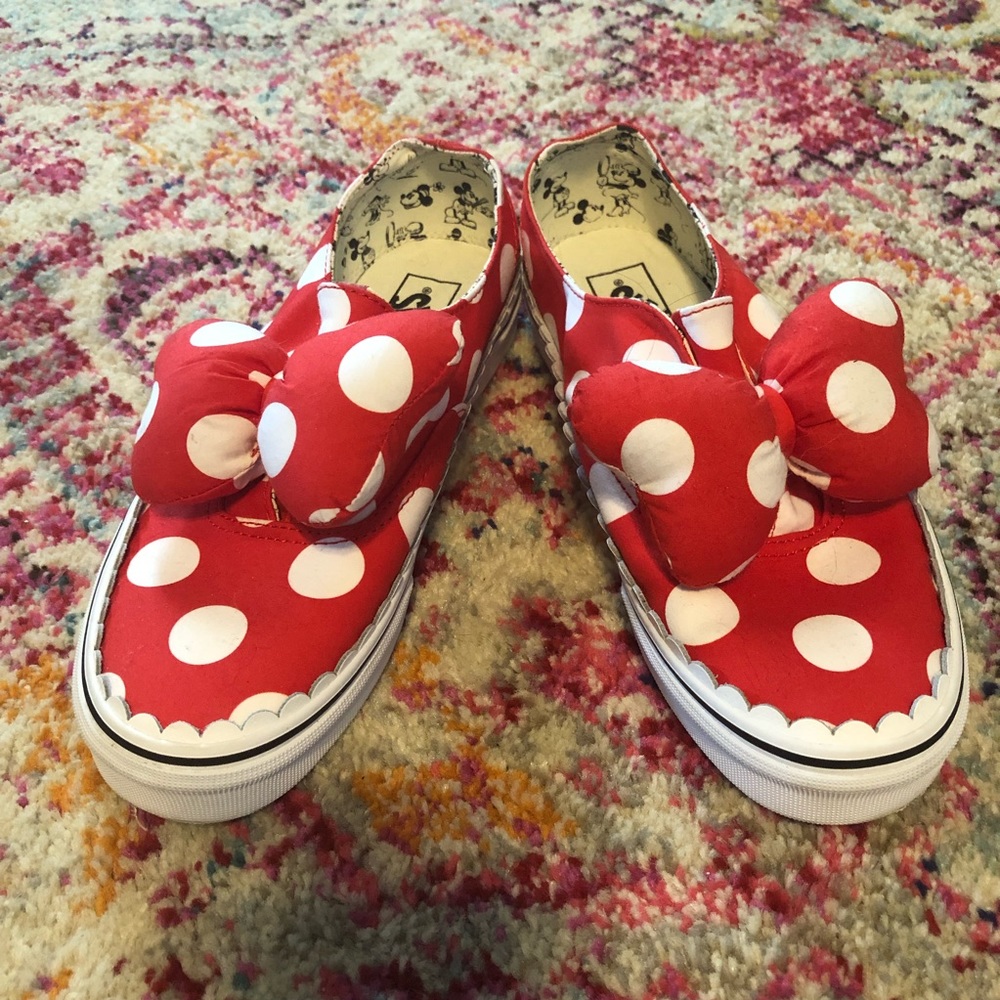 • Disney Minnie Mouse Vans •